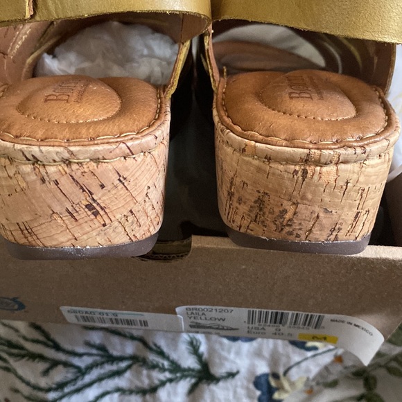 Born Chartreuse Fig yellow leather sandals - Picture 7 of 8